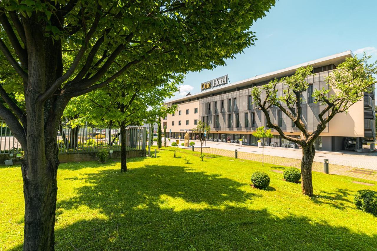 One Hotel & Restaurant Dalmine Ngoại thất bức ảnh