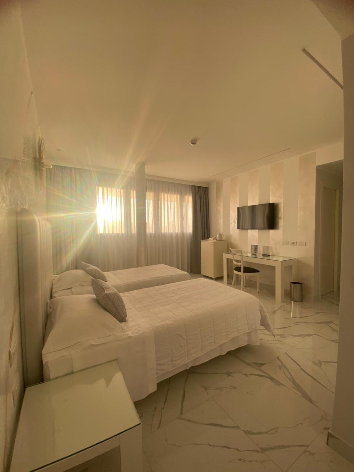 One Hotel & Restaurant Dalmine Ngoại thất bức ảnh