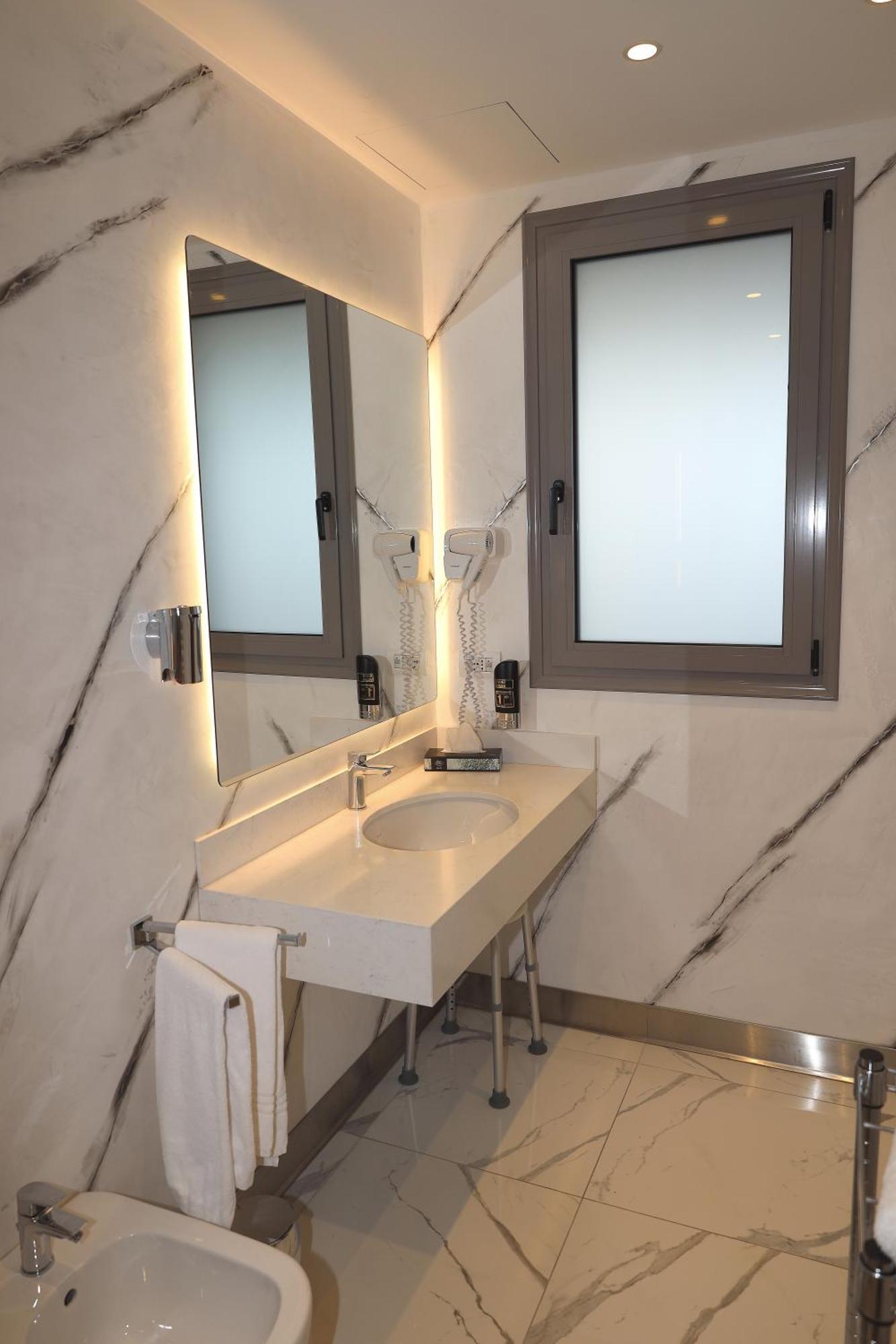 One Hotel & Restaurant Dalmine Ngoại thất bức ảnh