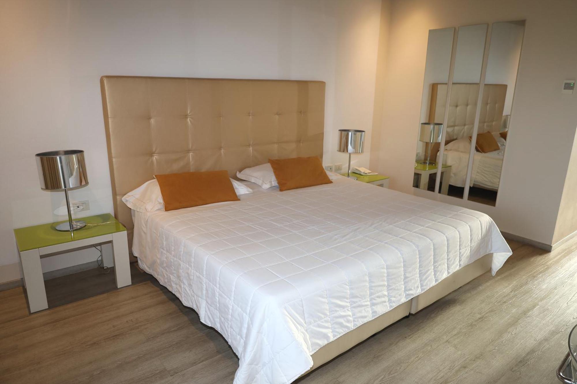 One Hotel & Restaurant Dalmine Ngoại thất bức ảnh