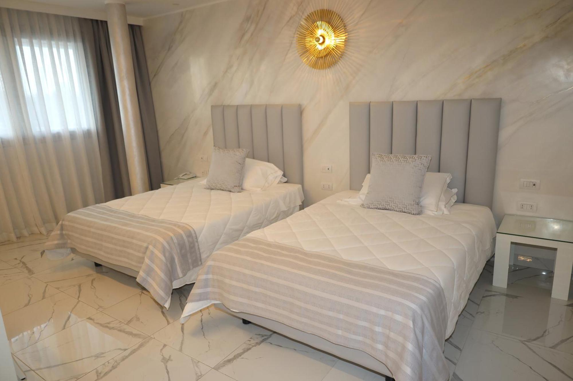 One Hotel & Restaurant Dalmine Ngoại thất bức ảnh