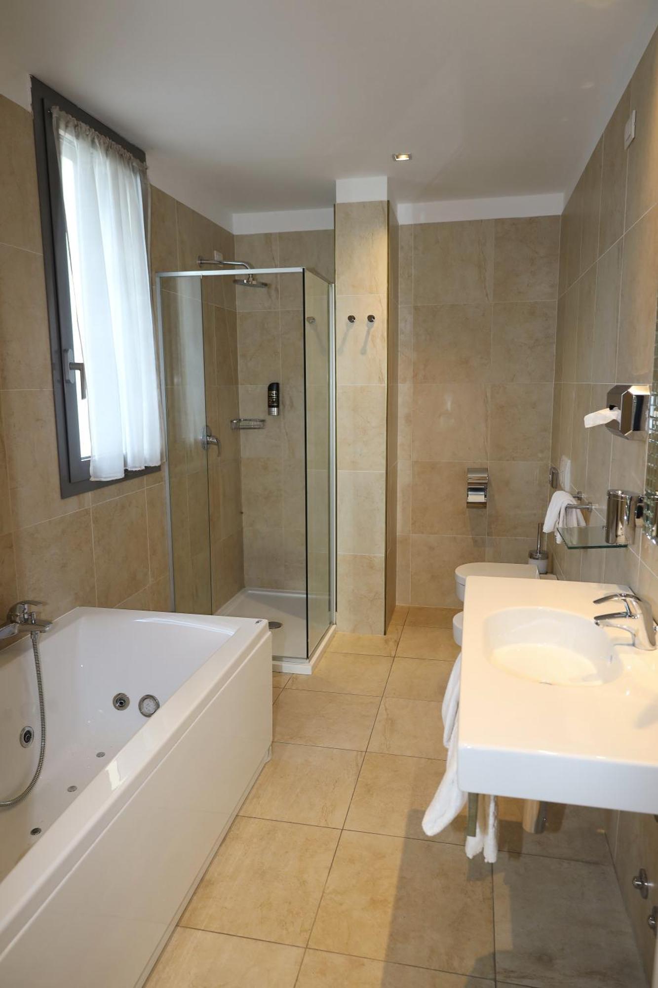 One Hotel & Restaurant Dalmine Ngoại thất bức ảnh