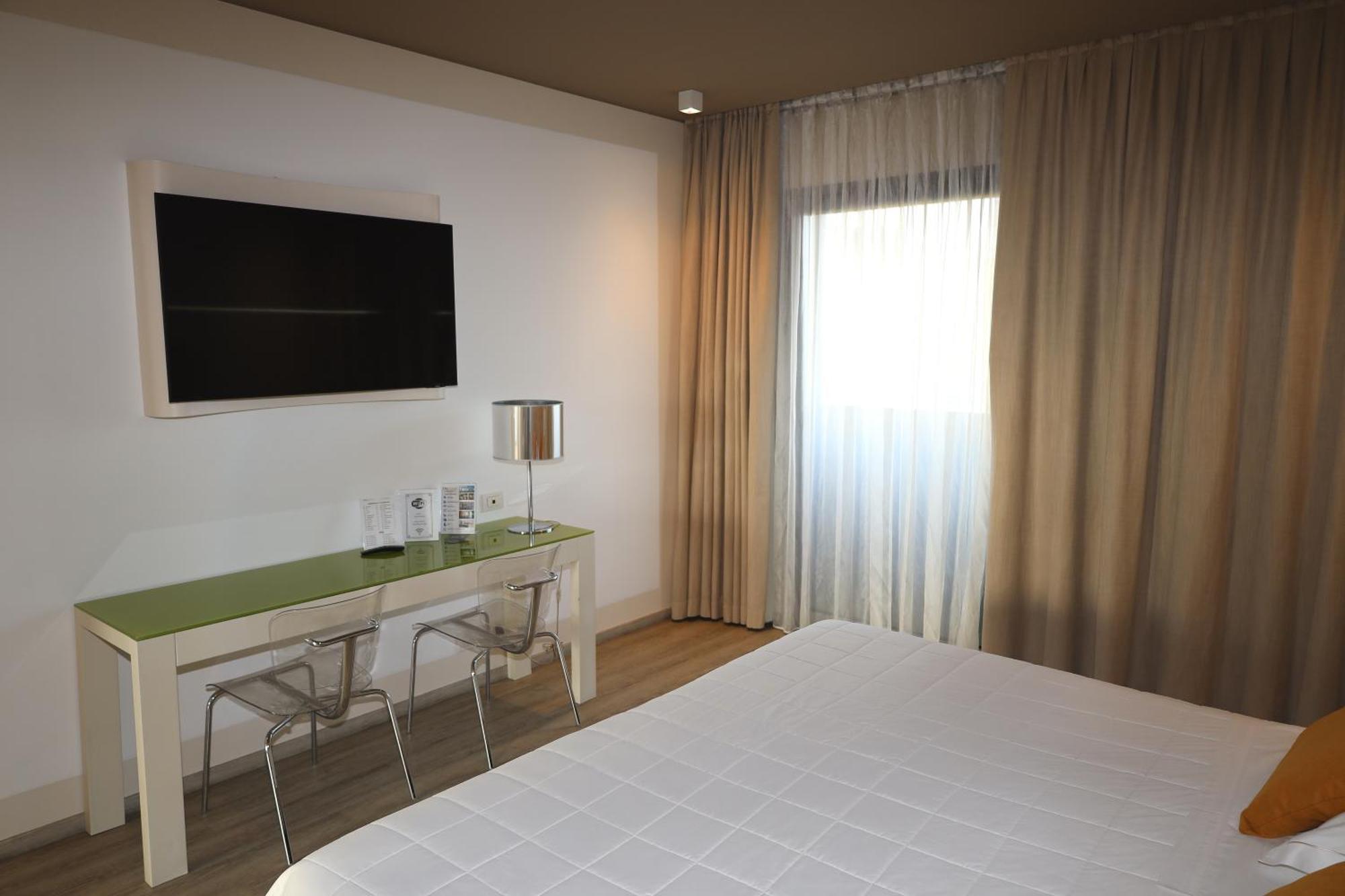 One Hotel & Restaurant Dalmine Ngoại thất bức ảnh