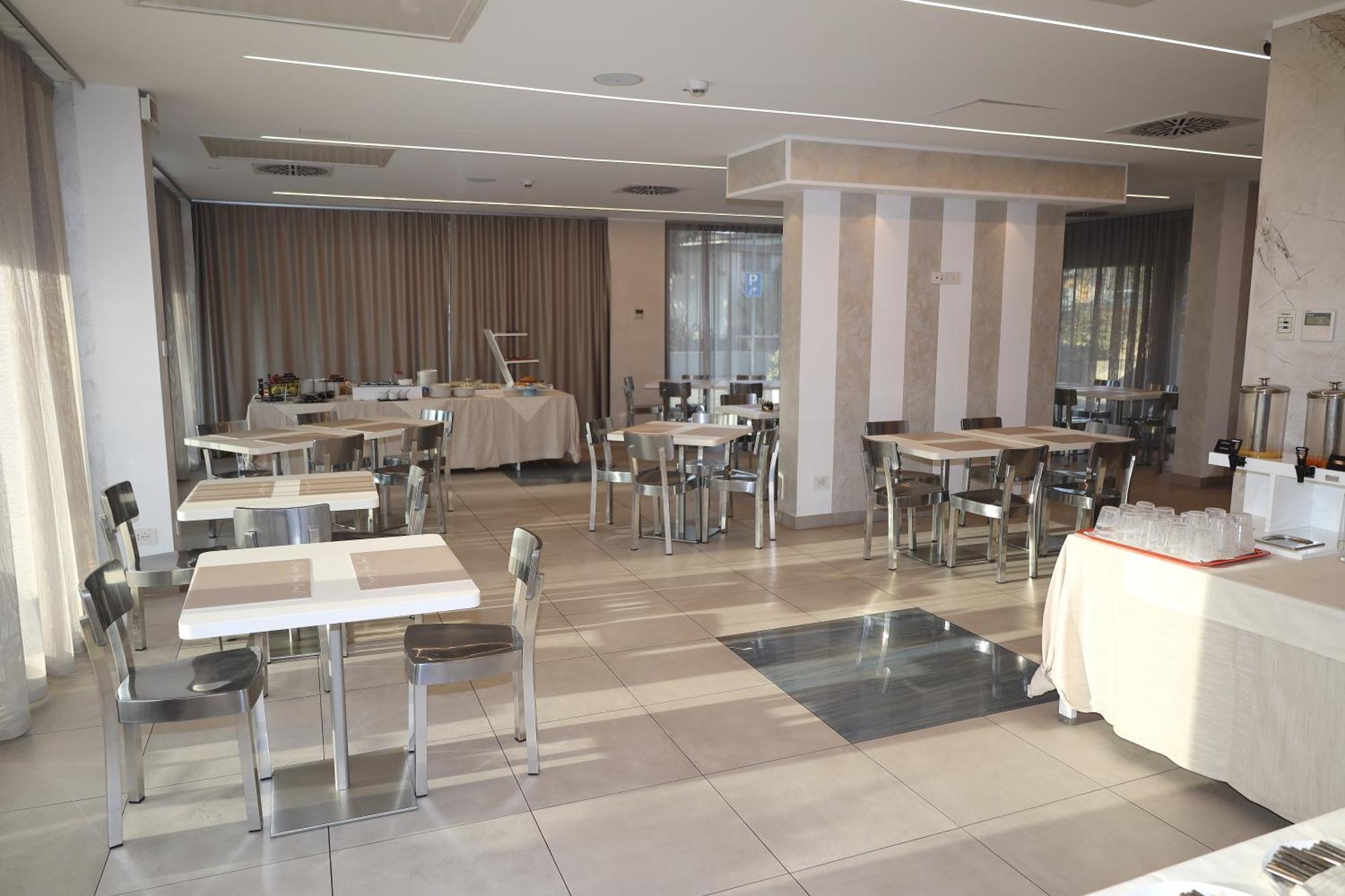 One Hotel & Restaurant Dalmine Ngoại thất bức ảnh