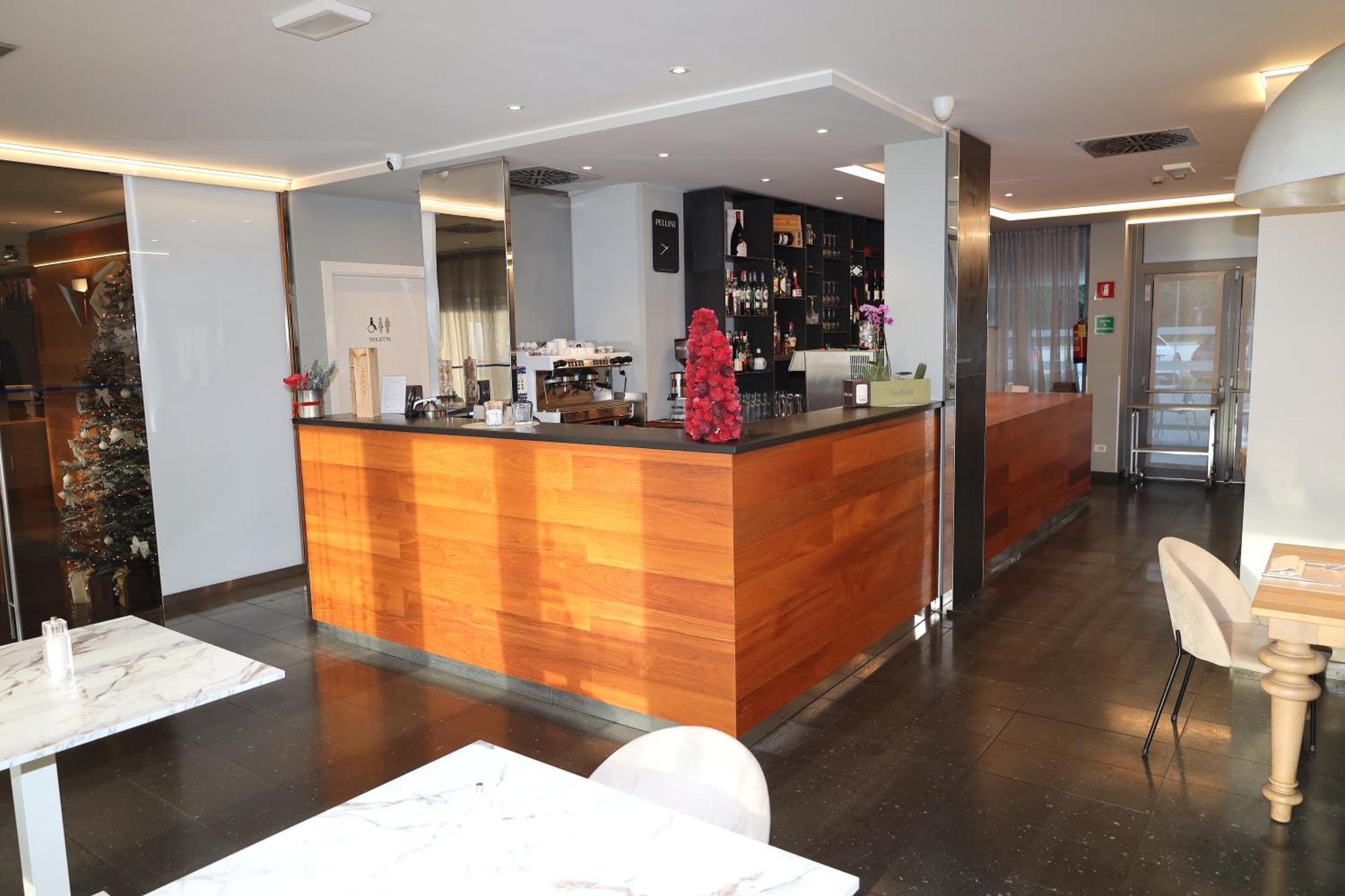 One Hotel & Restaurant Dalmine Ngoại thất bức ảnh