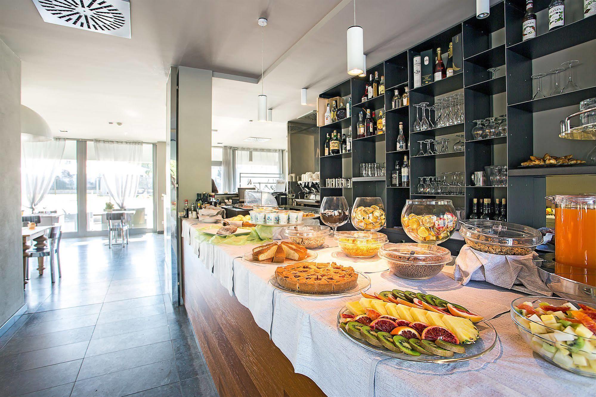 One Hotel & Restaurant Dalmine Ngoại thất bức ảnh